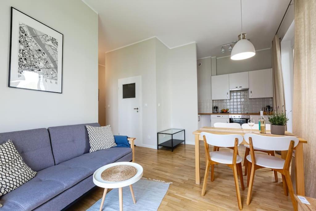 Bright And Cozy Apartment Near Park, With A Huge Terrace. وارسو المظهر الخارجي الصورة