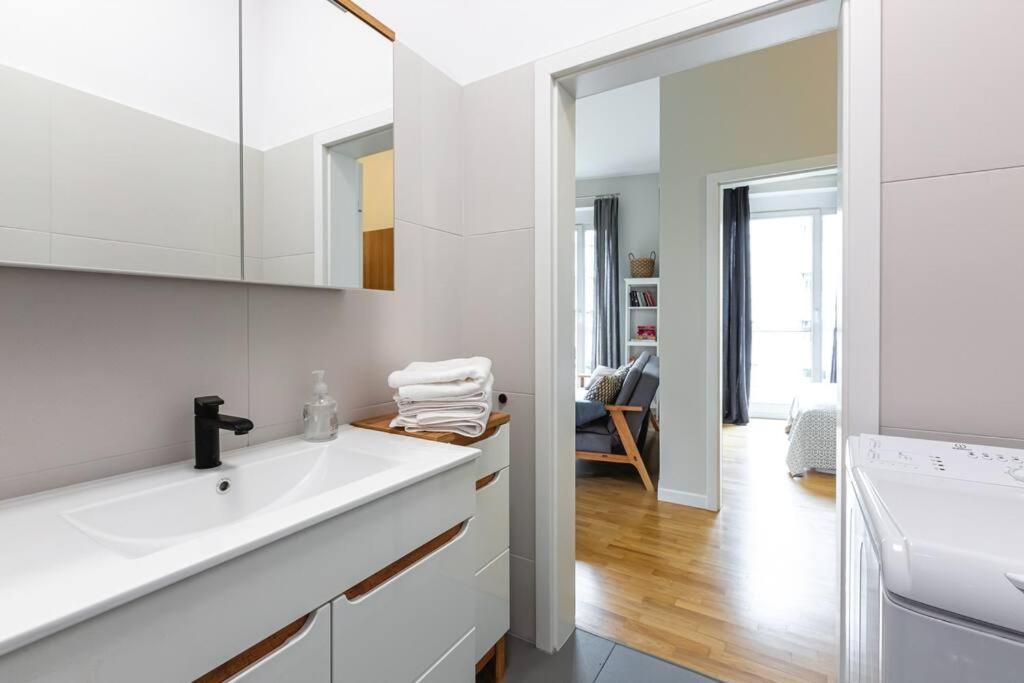 Bright And Cozy Apartment Near Park, With A Huge Terrace. وارسو المظهر الخارجي الصورة