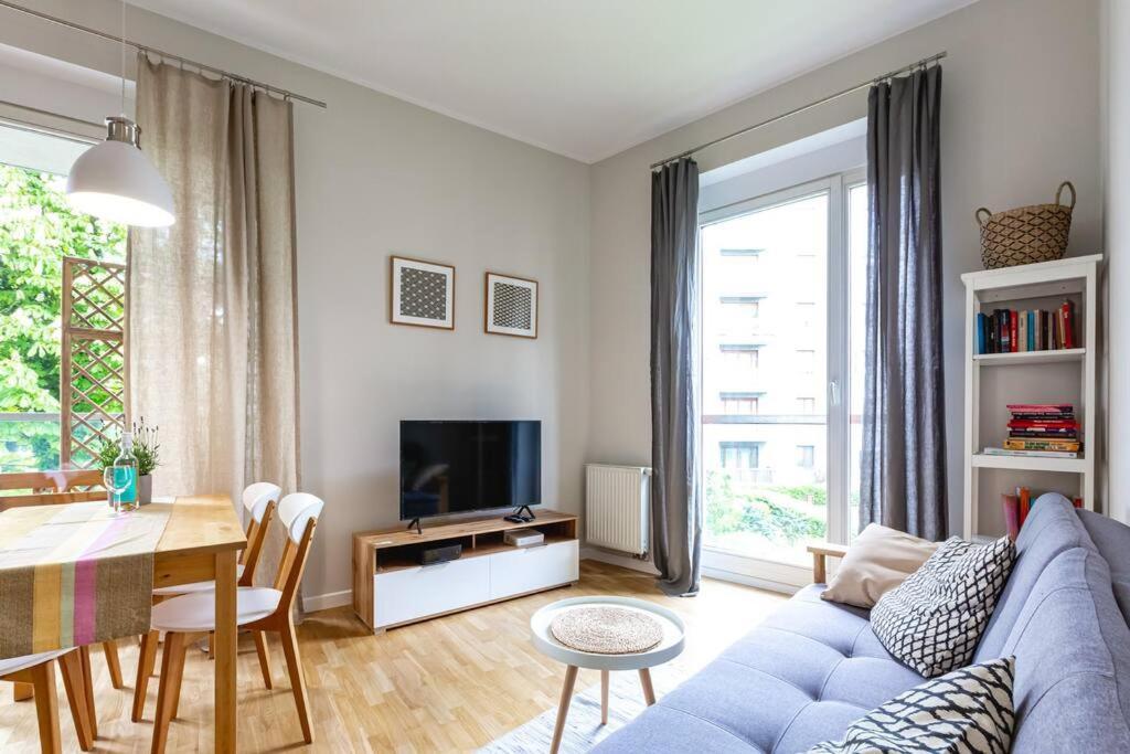 Bright And Cozy Apartment Near Park, With A Huge Terrace. وارسو المظهر الخارجي الصورة