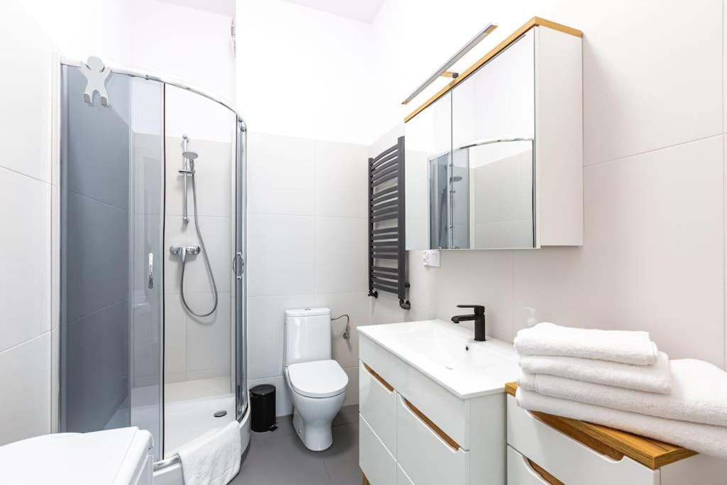 Bright And Cozy Apartment Near Park, With A Huge Terrace. وارسو المظهر الخارجي الصورة